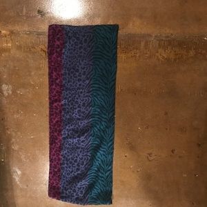 Tri-colored scarf